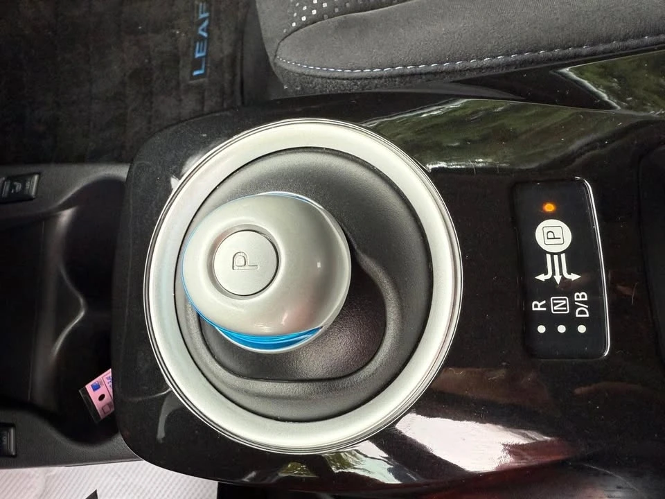 2016 Nissan Leaf - Image 16 of 20