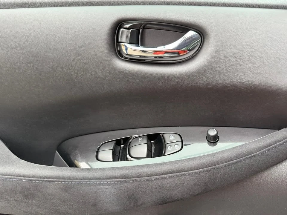 2016 Nissan Leaf - Image 15 of 20