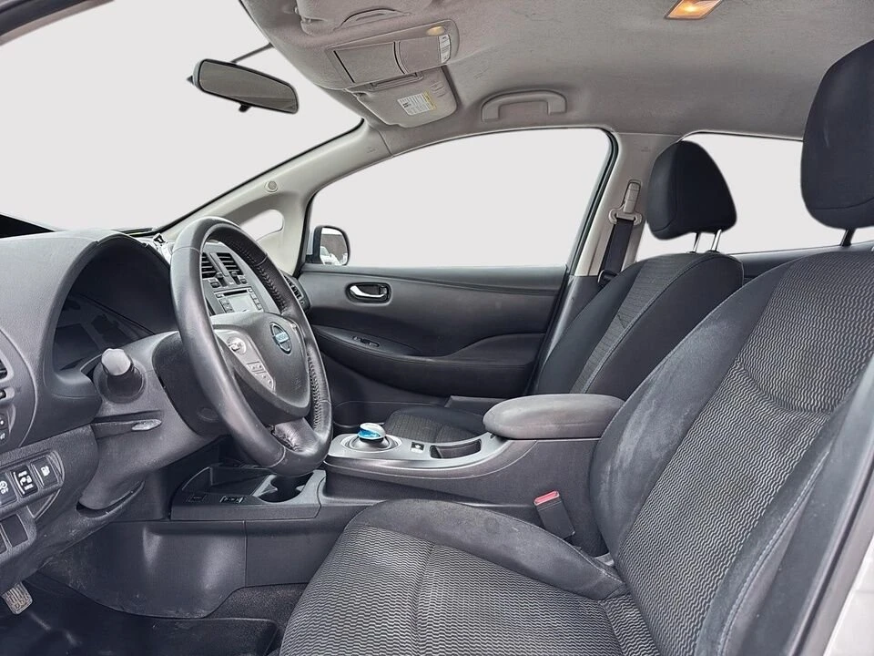 2016 Nissan Leaf - Image 14 of 20