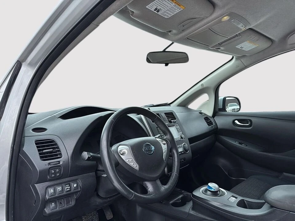2016 Nissan Leaf - Image 13 of 20