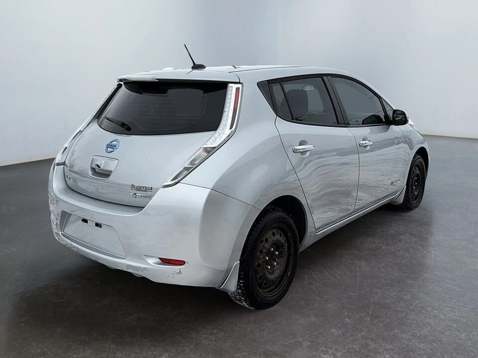 2016 Nissan Leaf - Image 9 of 20
