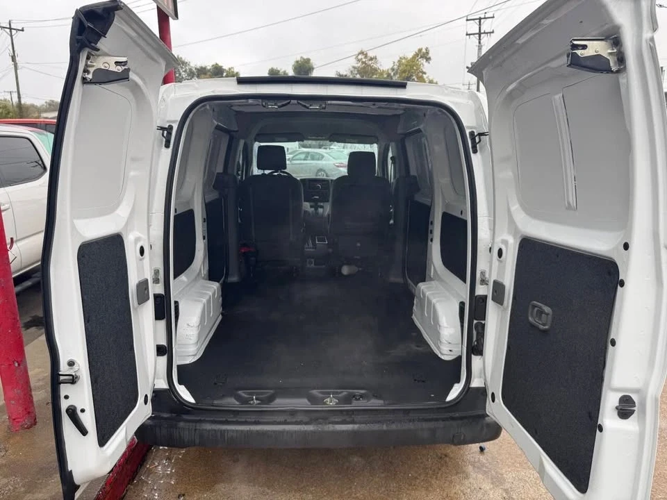 2016 Nissan NV - Image 16 of 17