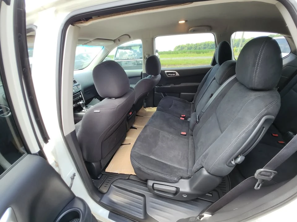 2016 Nissan Pathfinder 4th Gen - Image 15 of 17