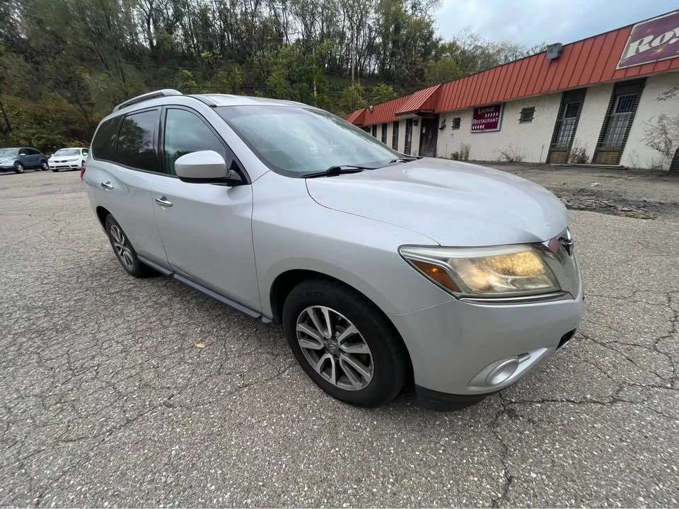 2016 Nissan Pathfinder 4th Gen - Image 2 of 8
