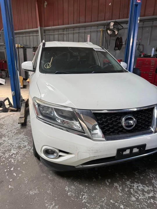 2016 Nissan Pathfinder 4th Gen - Image 2 of 9