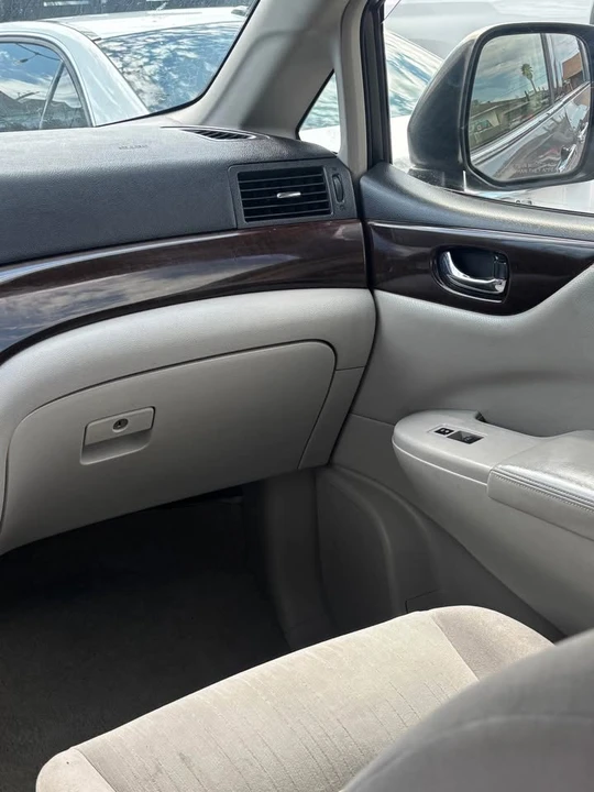 2016 Nissan Quest - Image 8 of 12