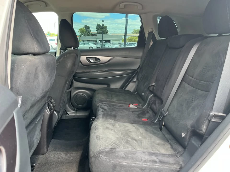 2016 Nissan Rogue - Image 6 of 11