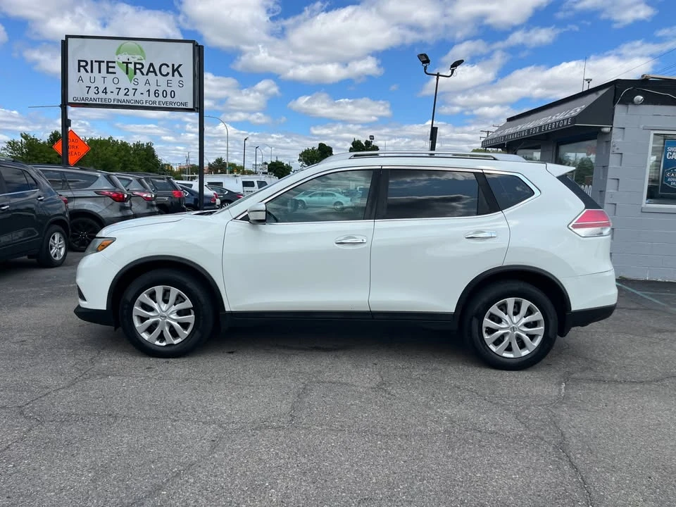 2016 Nissan Rogue - Image 4 of 11