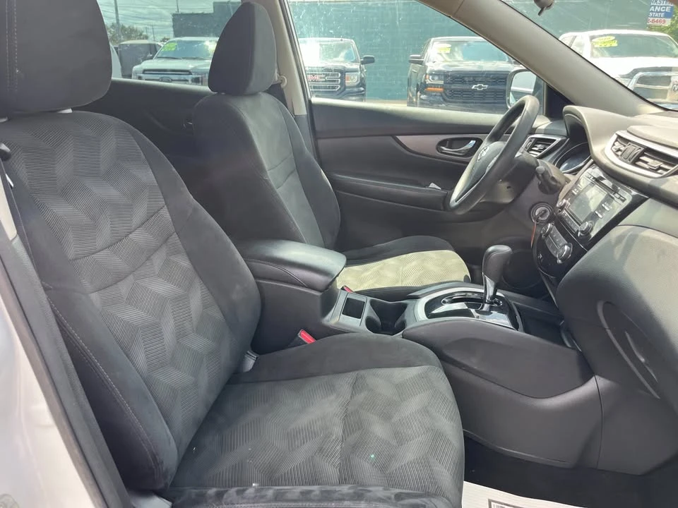 2016 Nissan Rogue - Image 8 of 11