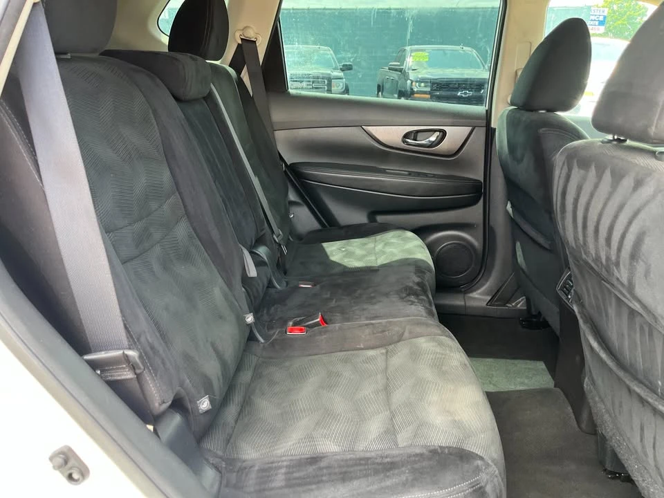 2016 Nissan Rogue - Image 7 of 11