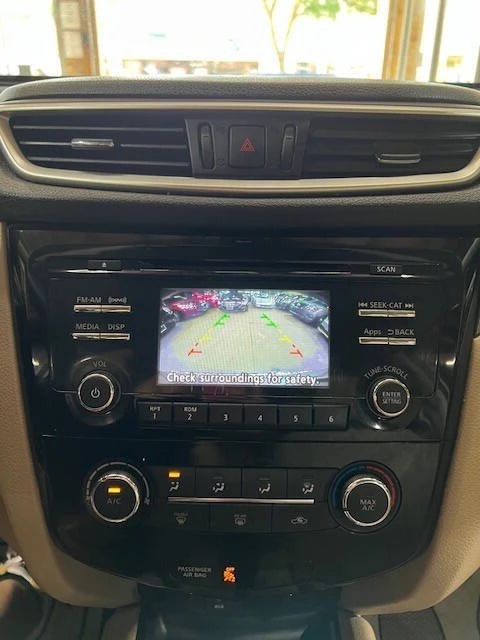 2016 Nissan Rogue - Image 10 of 11