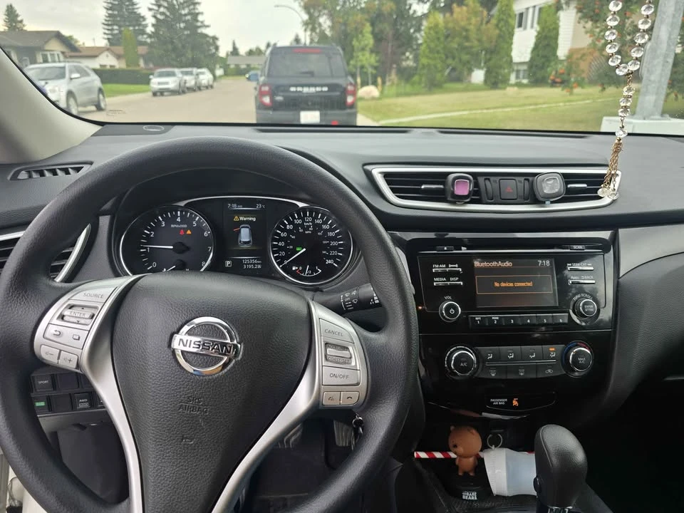 2016 Nissan Rogue - Image 8 of 11