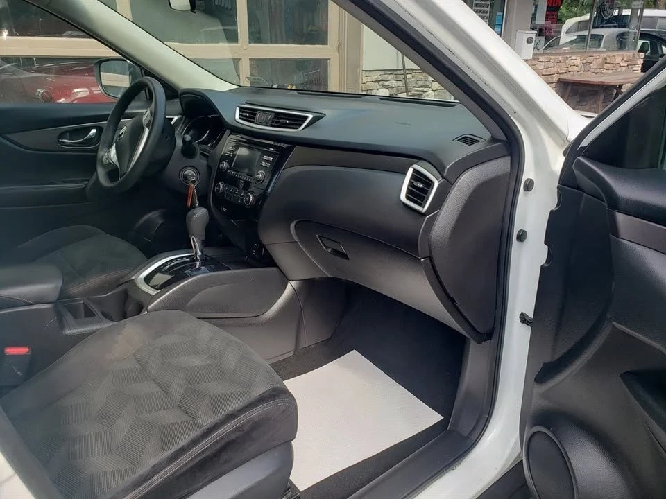 2016 Nissan Rogue - Image 2 of 6