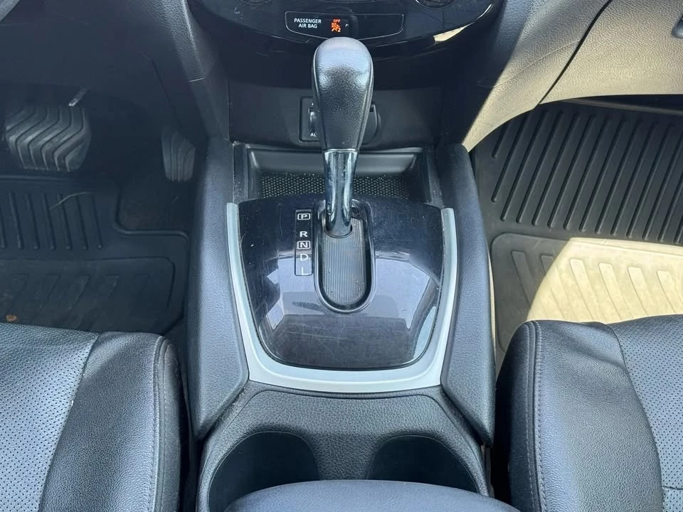 2016 Nissan Rogue - Image 16 of 20