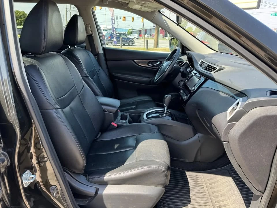 2016 Nissan Rogue - Image 10 of 20