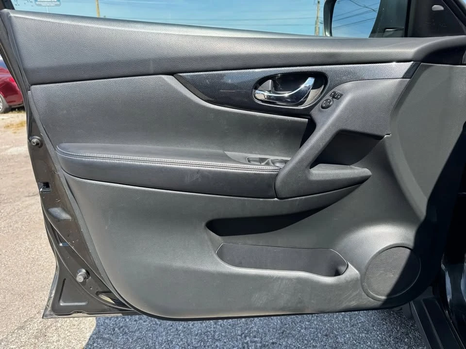 2016 Nissan Rogue - Image 19 of 20