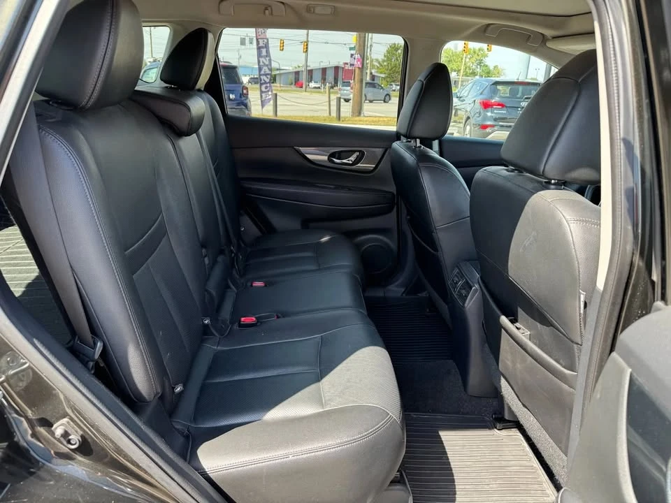 2016 Nissan Rogue - Image 11 of 20