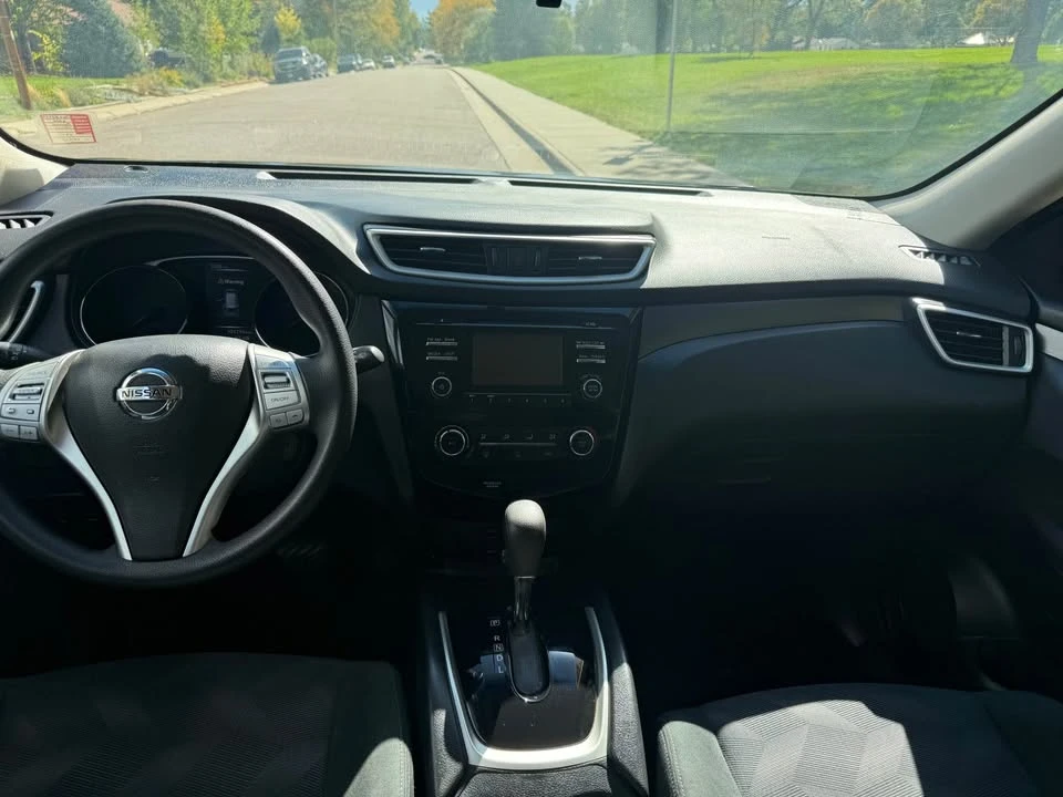 2016 Nissan Rogue - Image 8 of 10