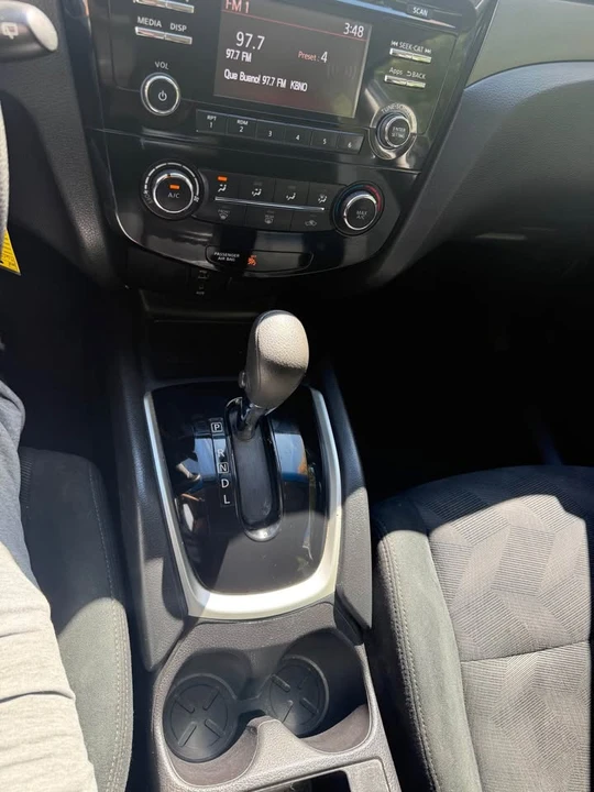 2016 Nissan Rogue - Image 9 of 10