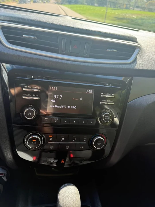 2016 Nissan Rogue - Image 7 of 10