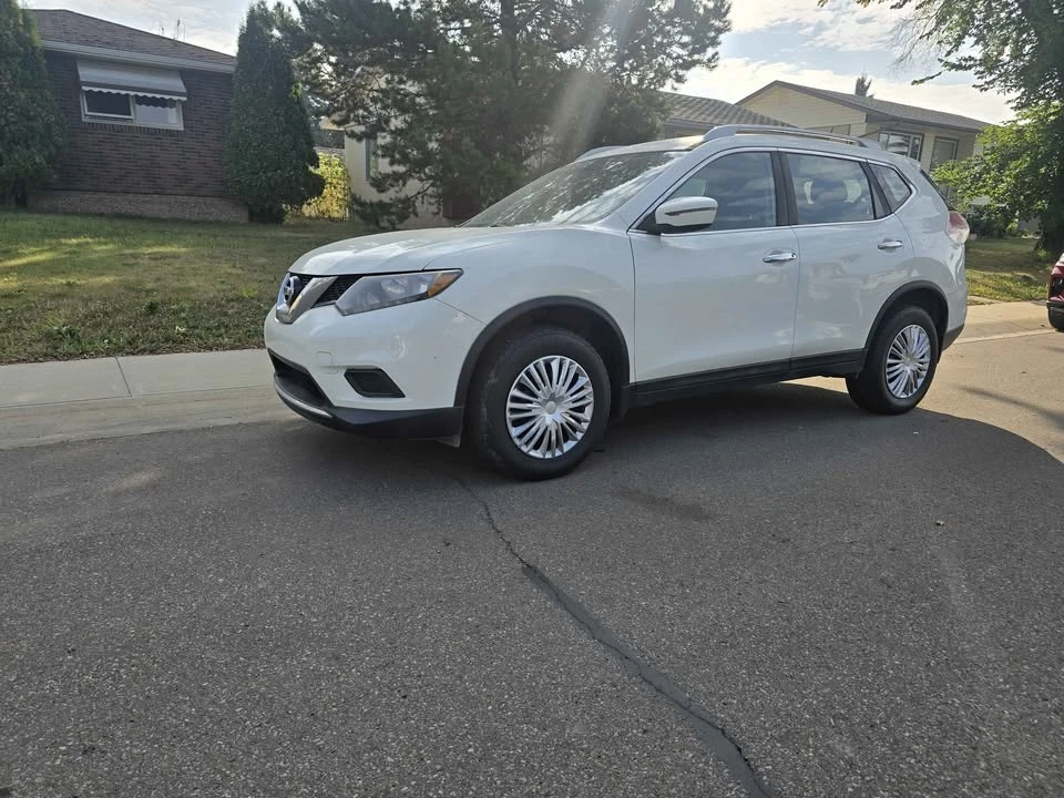 2016 Nissan Rogue - Image 6 of 11