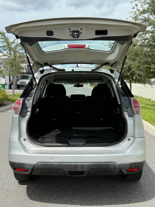 2016 Nissan Rogue - Image 6 of 9