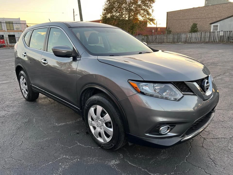 2016 Nissan Rogue - Image 2 of 8