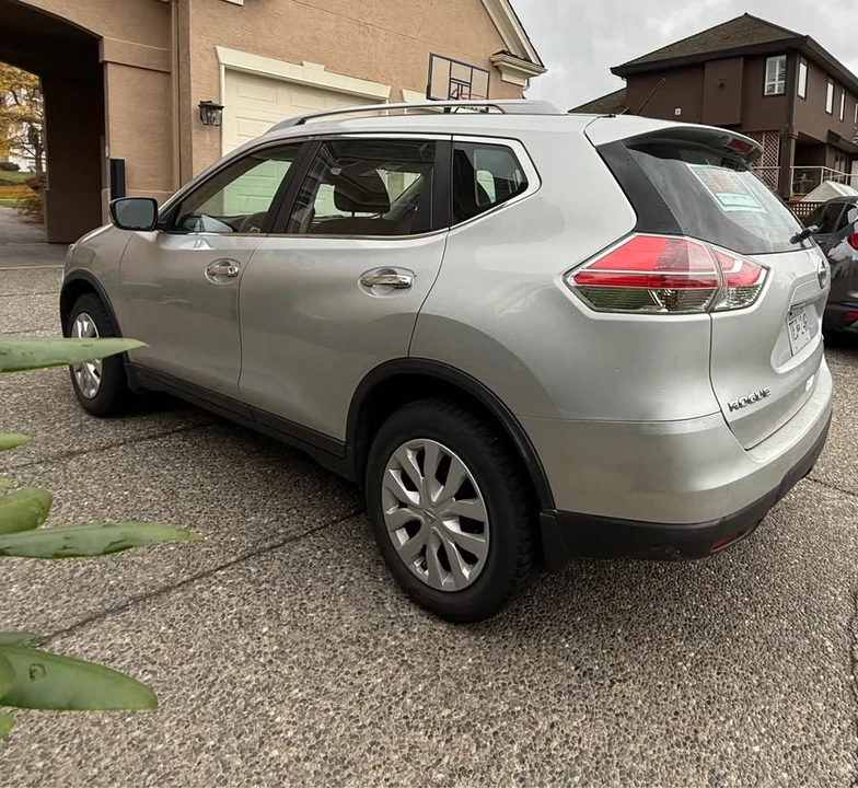 2016 Nissan Rogue - Image 3 of 8
