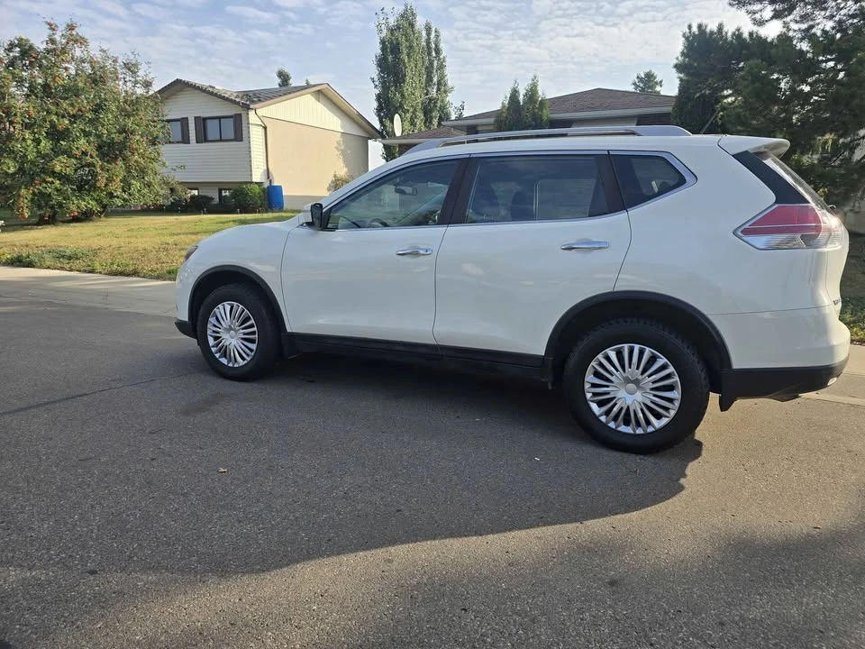 2016 Nissan Rogue - Image 5 of 11