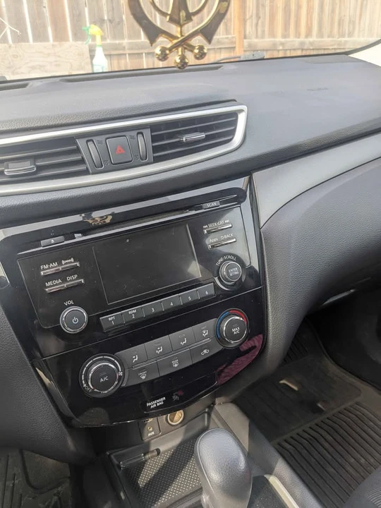 2016 Nissan Rogue - Image 6 of 7