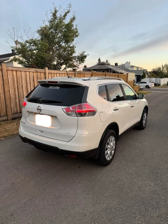 2016 Nissan Rogue - Image 4 of 11