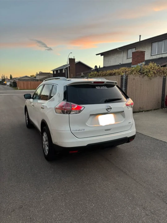 2016 Nissan Rogue - Image 6 of 11