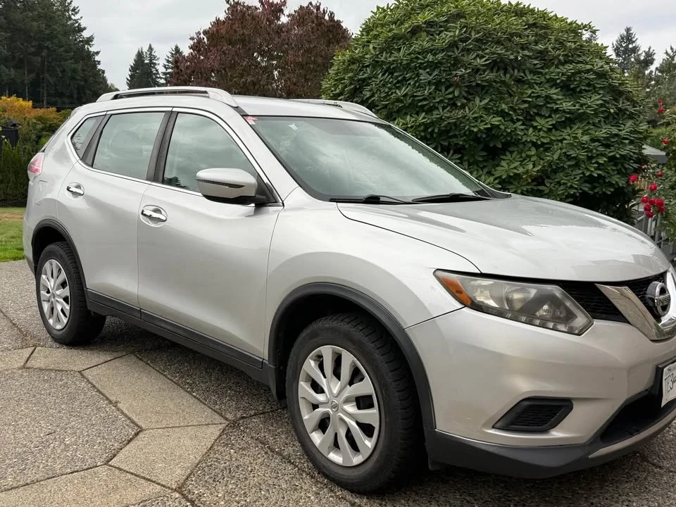 2016 Nissan Rogue - Image 2 of 8