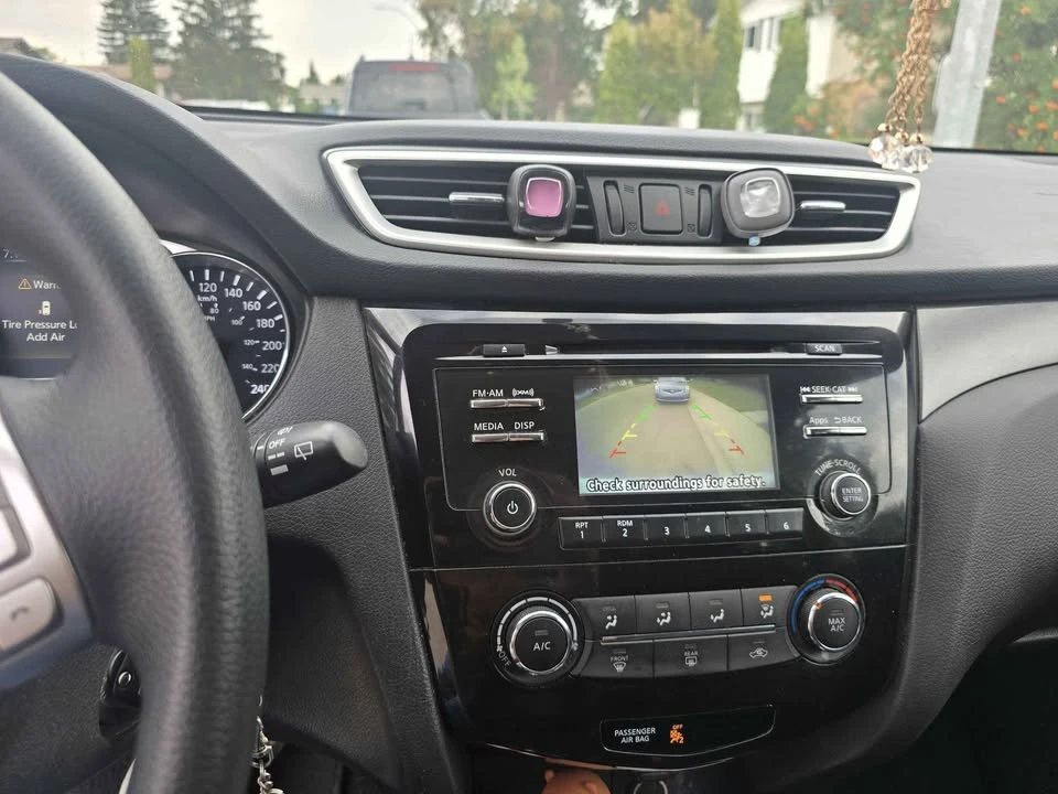 2016 Nissan Rogue - Image 7 of 11