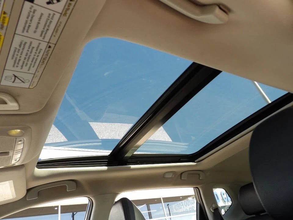 2016 Nissan Rogue - Image 15 of 19