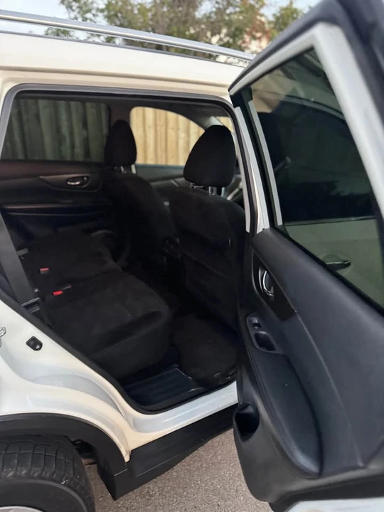 2016 Nissan Rogue - Image 10 of 11