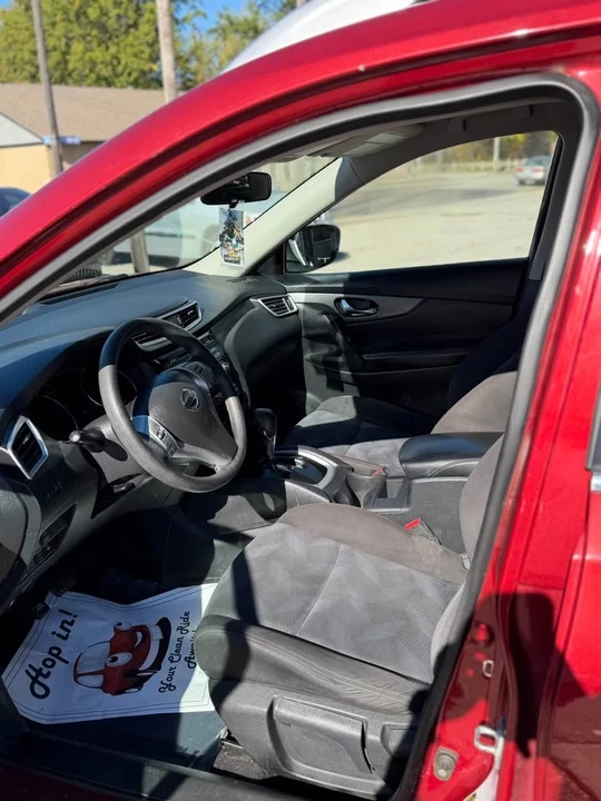 2016 Nissan Rogue - Image 10 of 16