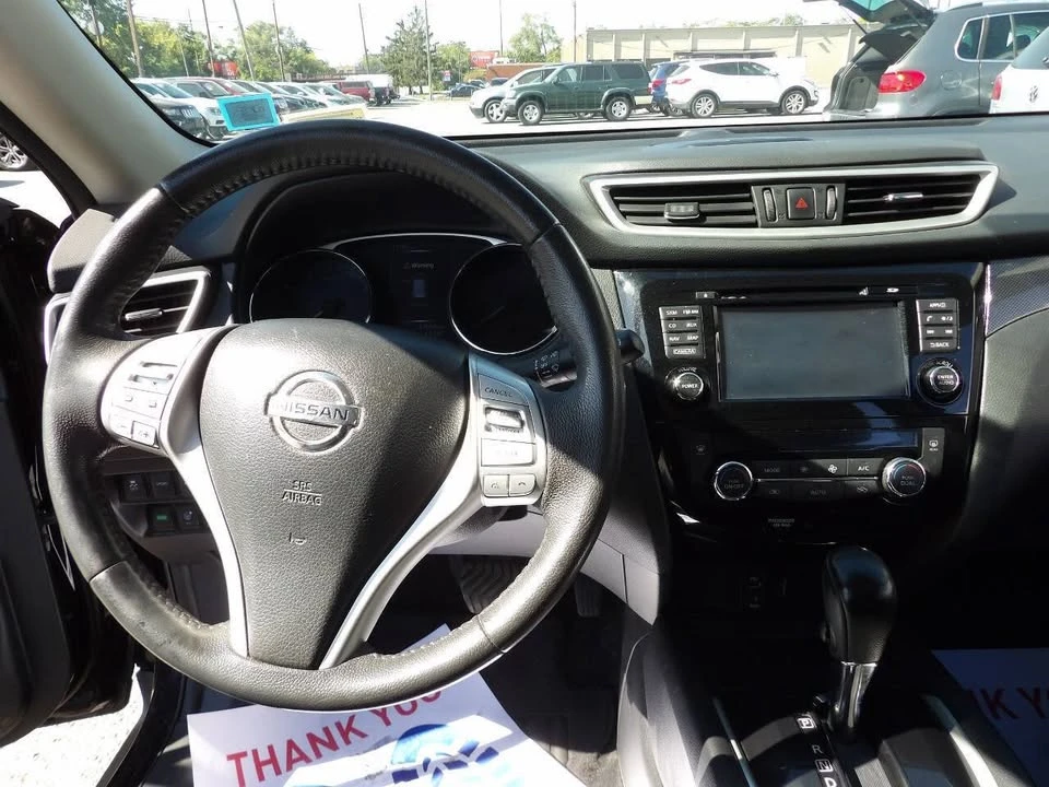 2016 Nissan Rogue - Image 11 of 19