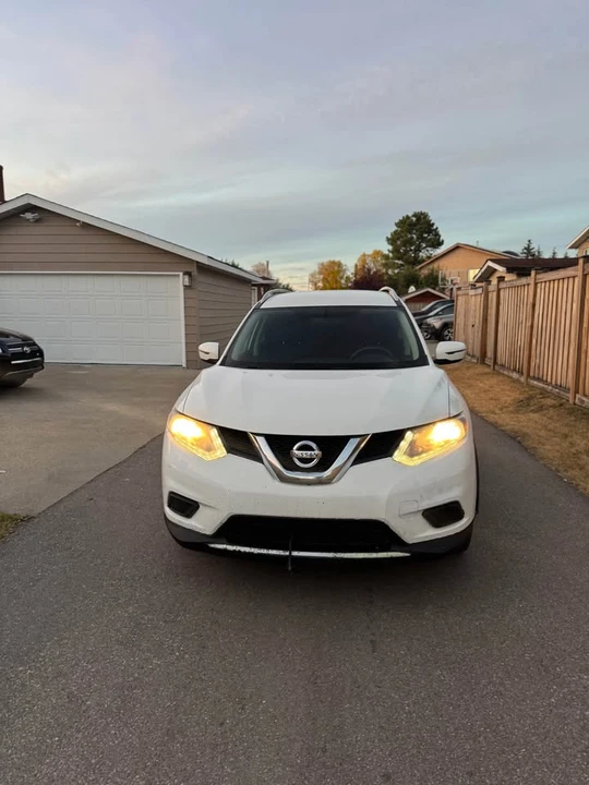2016 Nissan Rogue - Image 2 of 11