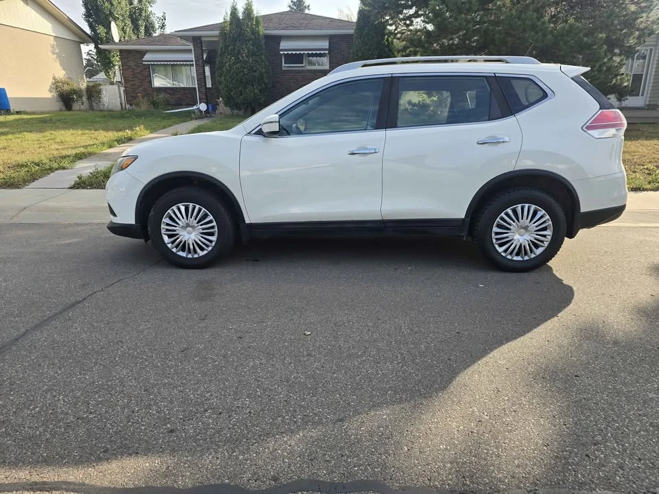 2016 Nissan Rogue - Image 3 of 11