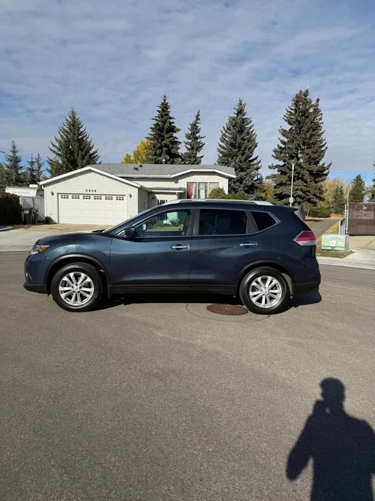 2016 Nissan Rogue - Image 2 of 13
