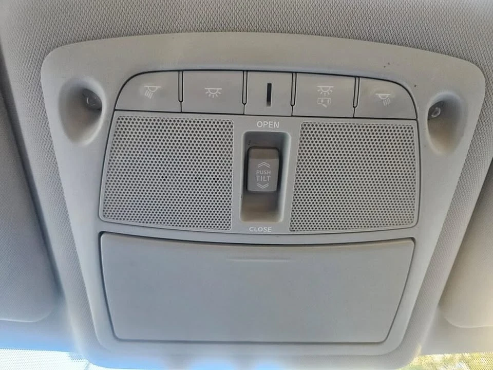 2016 Nissan Rogue - Image 19 of 20