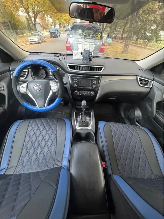 2016 Nissan Rogue - Image 5 of 8