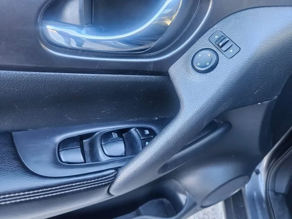 2016 Nissan Rogue - Image 14 of 20