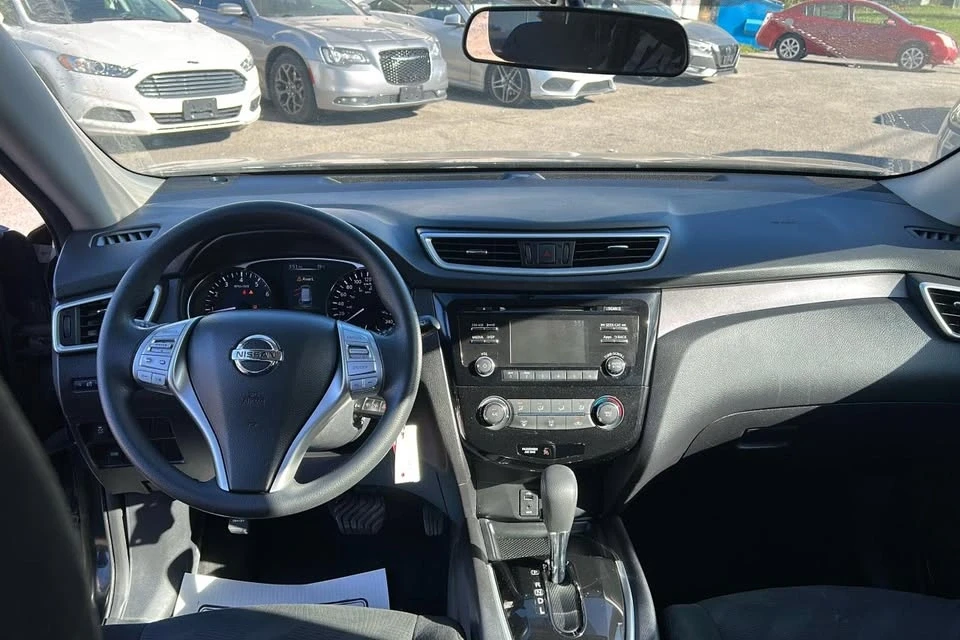 2016 Nissan Rogue - Image 11 of 16