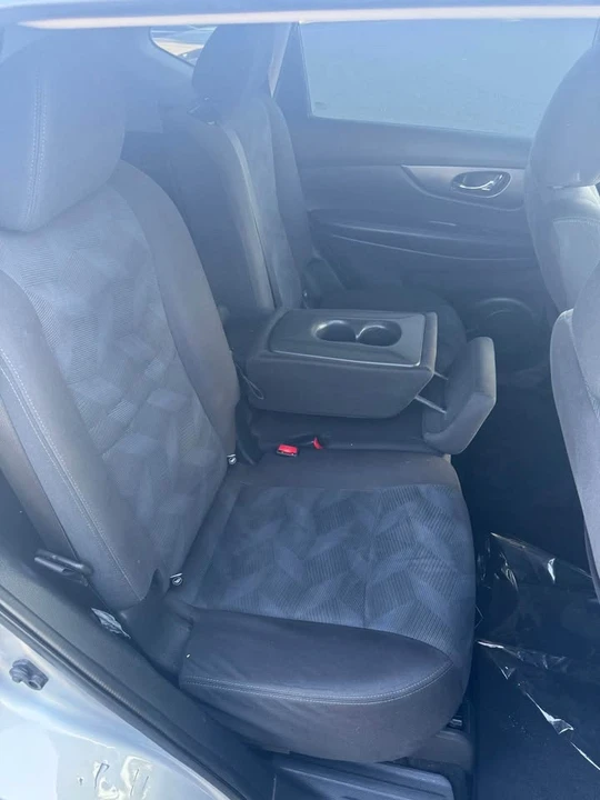 2016 Nissan Rogue - Image 8 of 9