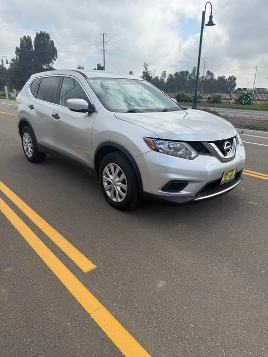 2016 Nissan Rogue - Image 2 of 9