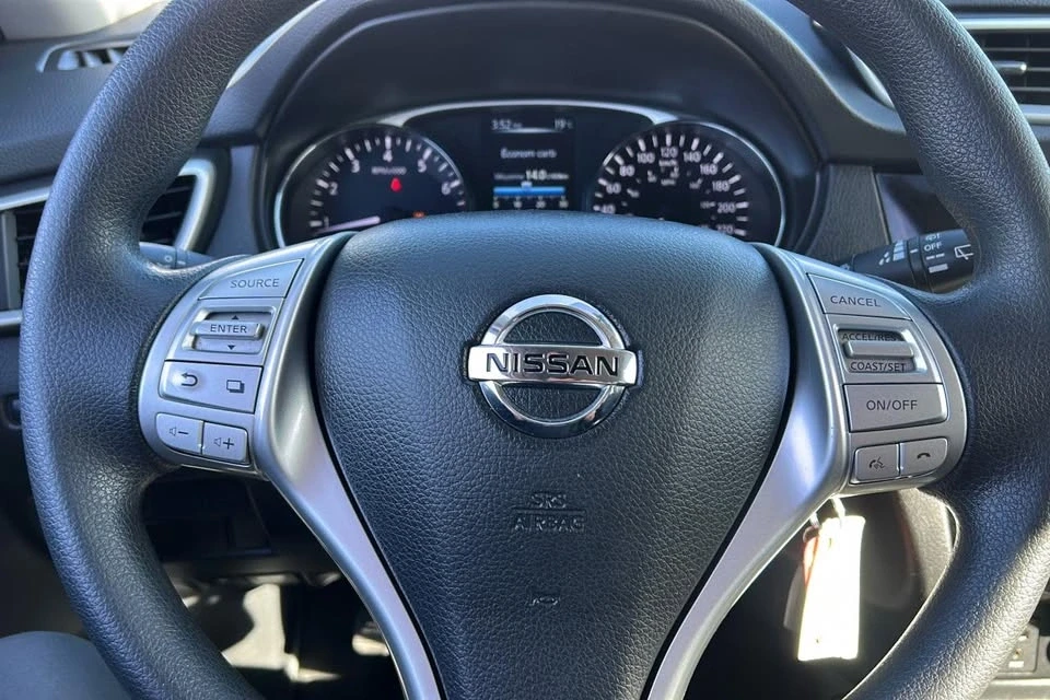 2016 Nissan Rogue - Image 13 of 16