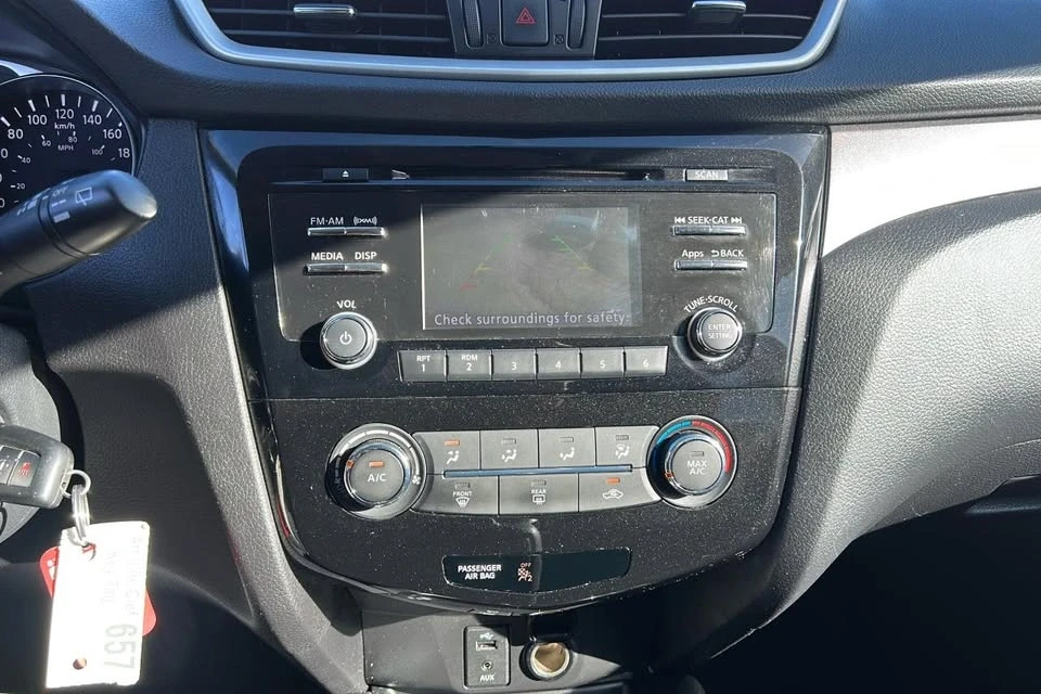 2016 Nissan Rogue - Image 12 of 16
