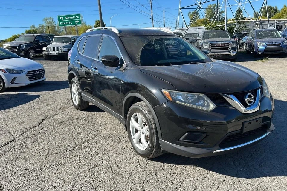 2016 Nissan Rogue - Image 2 of 16